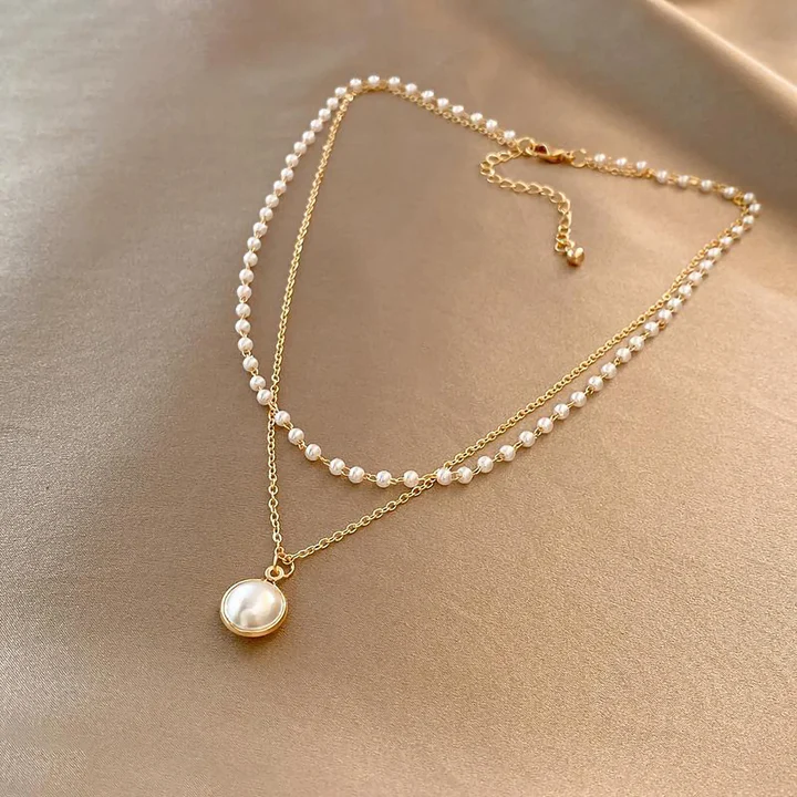 Elegante perlen in goldkette