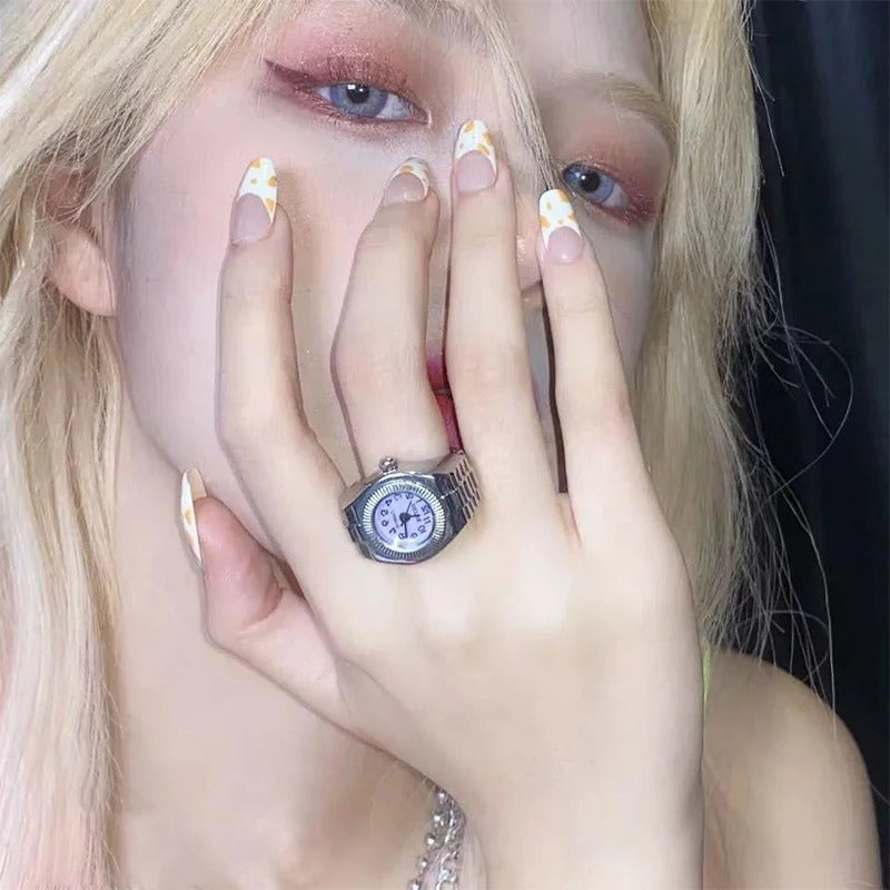 Mikaila - Zeitloser Mini Uhrenring