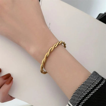 Deliney - Gedrehtes Charm-Armband