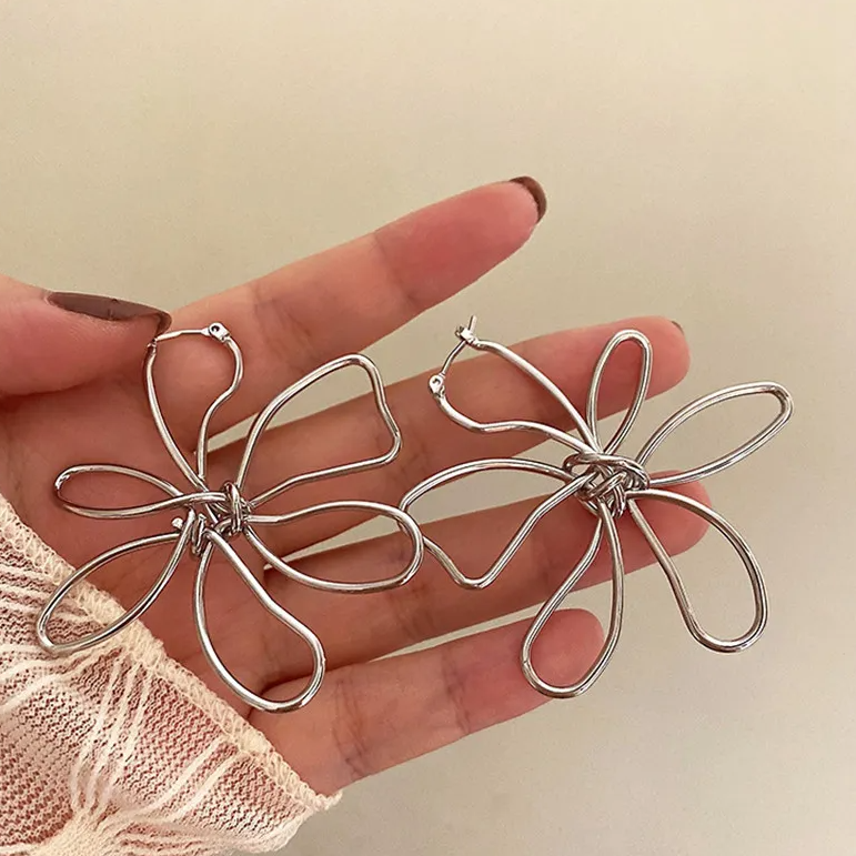 Jessie - Blumen Metall-Ohrringe