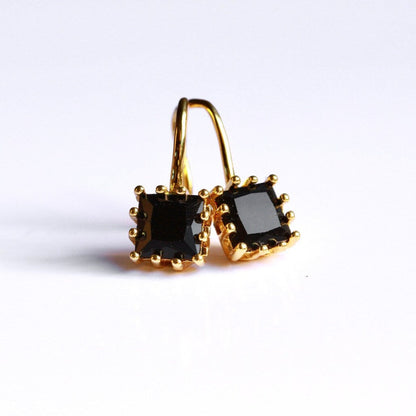 Indy - Zeitlose Polyhedron-Ohrringe