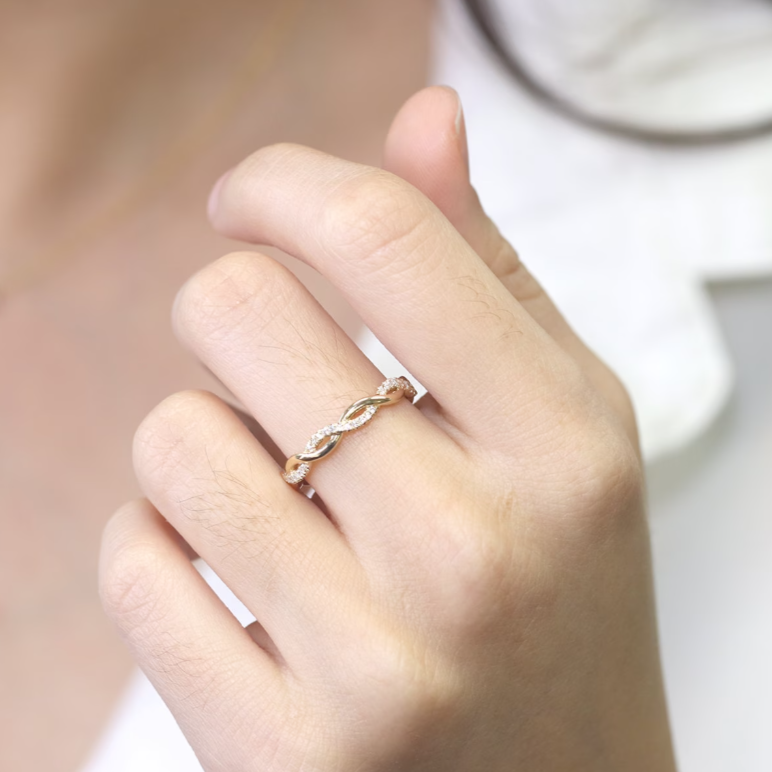 Karinna - Gedrehter Eleganz-Ring