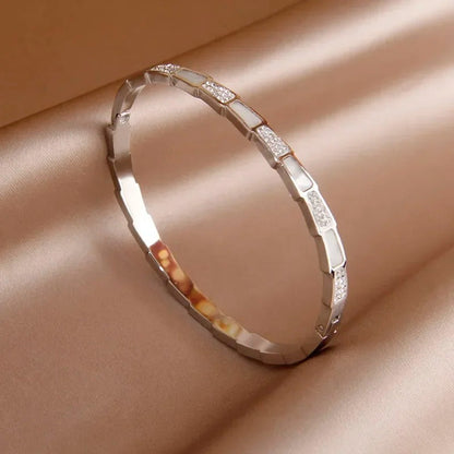 Yssa - Elegante Infinity-Armreifen aus Edelstahl