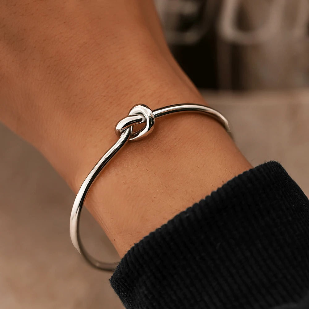 Charm - Elegantes gedrehtes Armband
