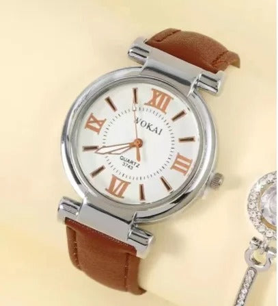 Kristine - Uhr mit Silberfarbenem Zifferblatt und Lederband